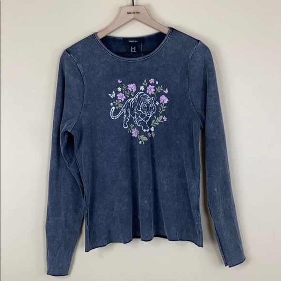 hp! NWT tiger top - Picture 7 of 8